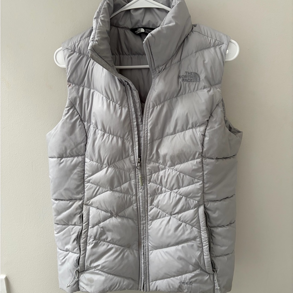 The North Face Light Gray Quilted puffy 550 vest  woman's size medium